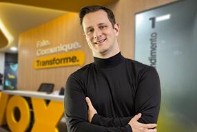 Do medo de falar em público a uma rede multimilionária: conheça a história de sucesso por trás da franquia Vox
